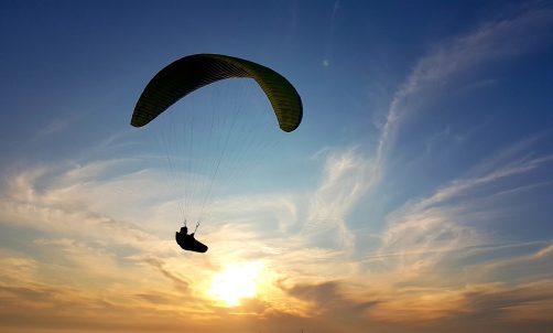 paraglider-sunset-5358333_1280